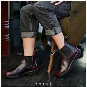 NWT WOMENS BLUNDSTONE BOOTS, SIZE 9.5